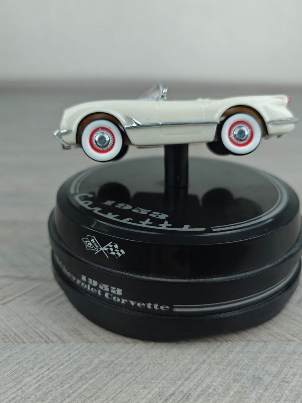 1953 Chevrolet Corvette Musical Model Enesco Classics Collection Cream Red - Picture 5 of 9